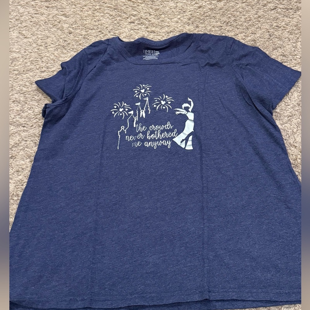 ✨Disney-Inspired Elsa Shirt – “The Crowds Never Bothered Me Anyway” – Size XXL✨